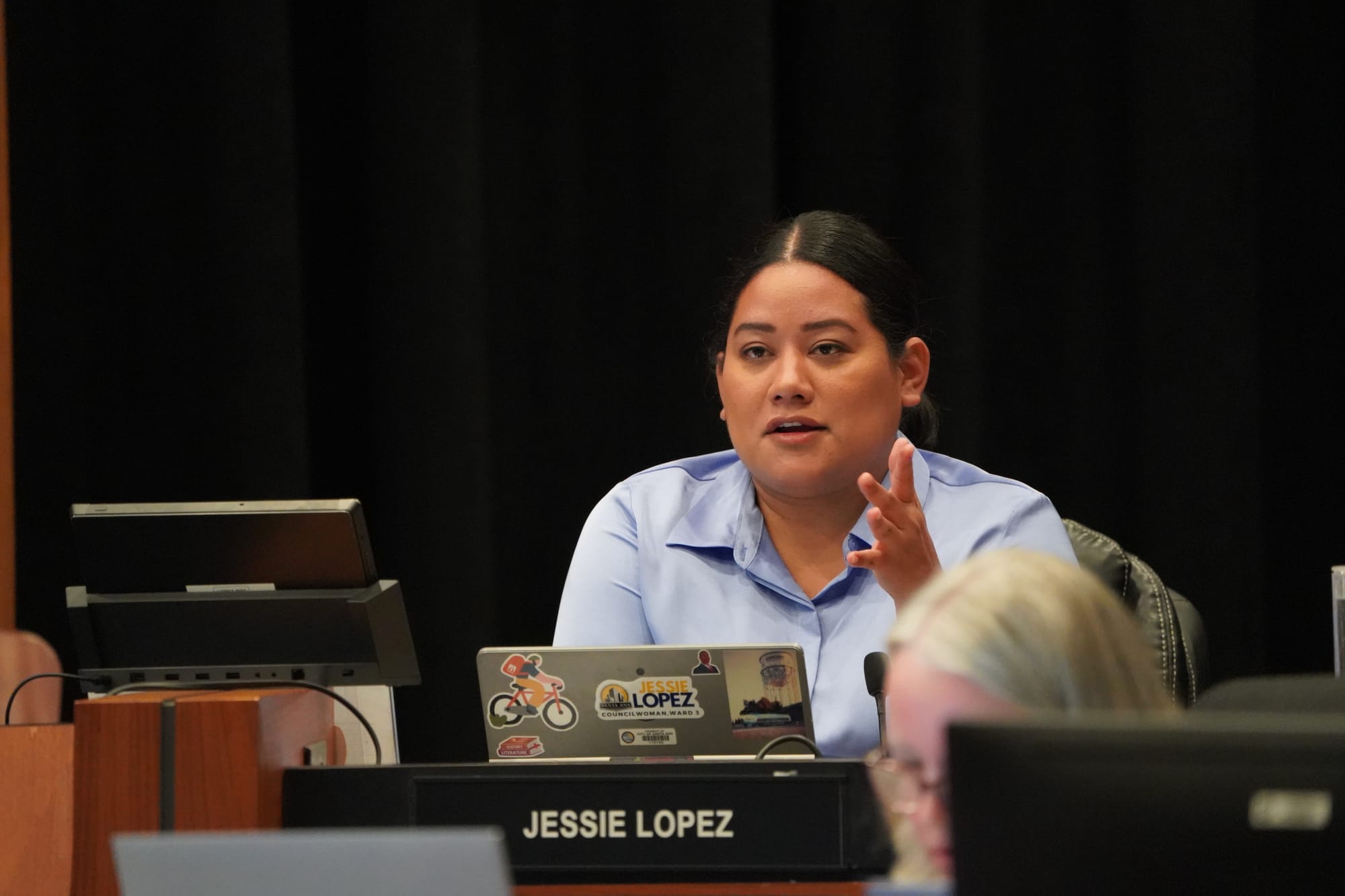 Lopez puts forth item that will ban city officials involving their family in contracts